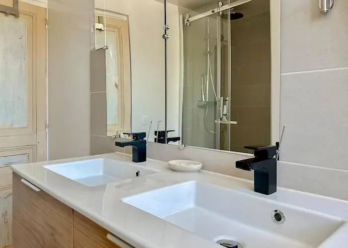 Le Lampadaire Du Martreuil Villa